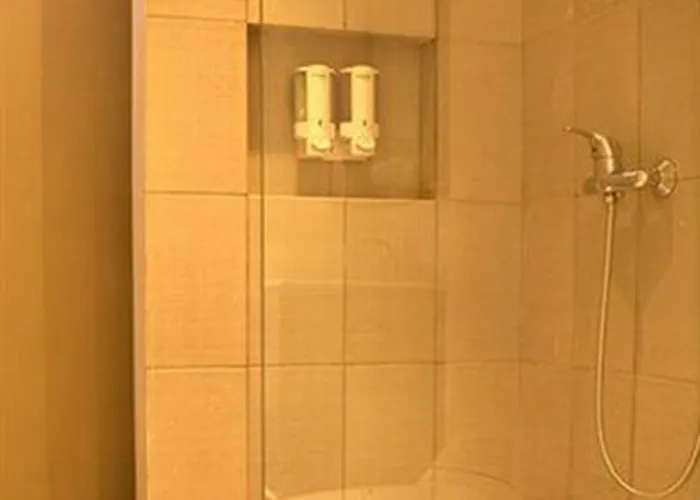 Eazy Hotel 2*